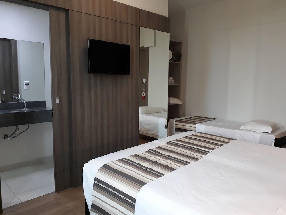 Hotel Valerim Itajai / Navegantes エクステリア 写真