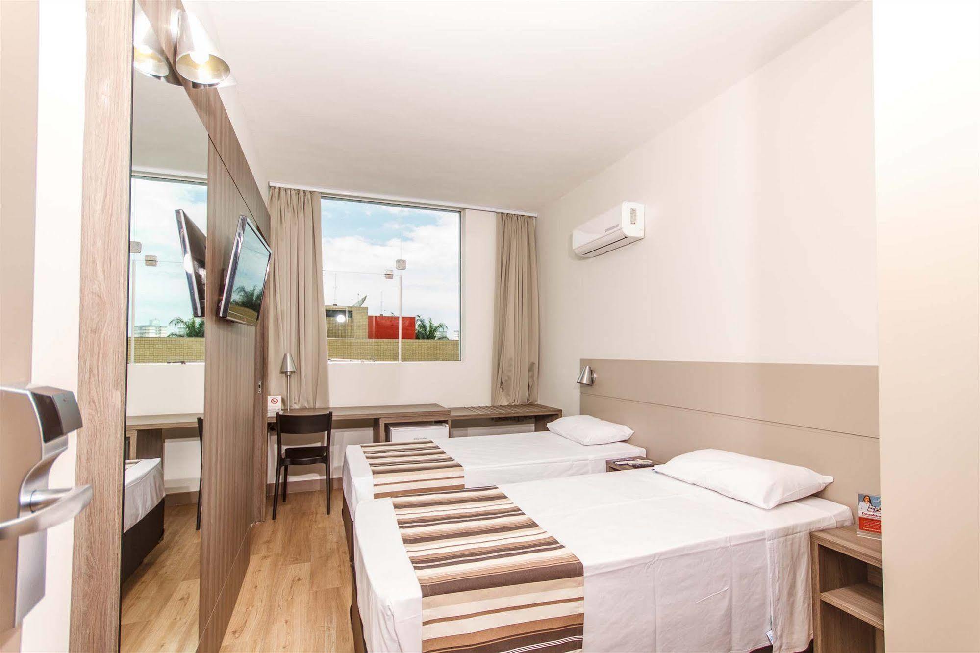 Hotel Valerim Itajai / Navegantes エクステリア 写真